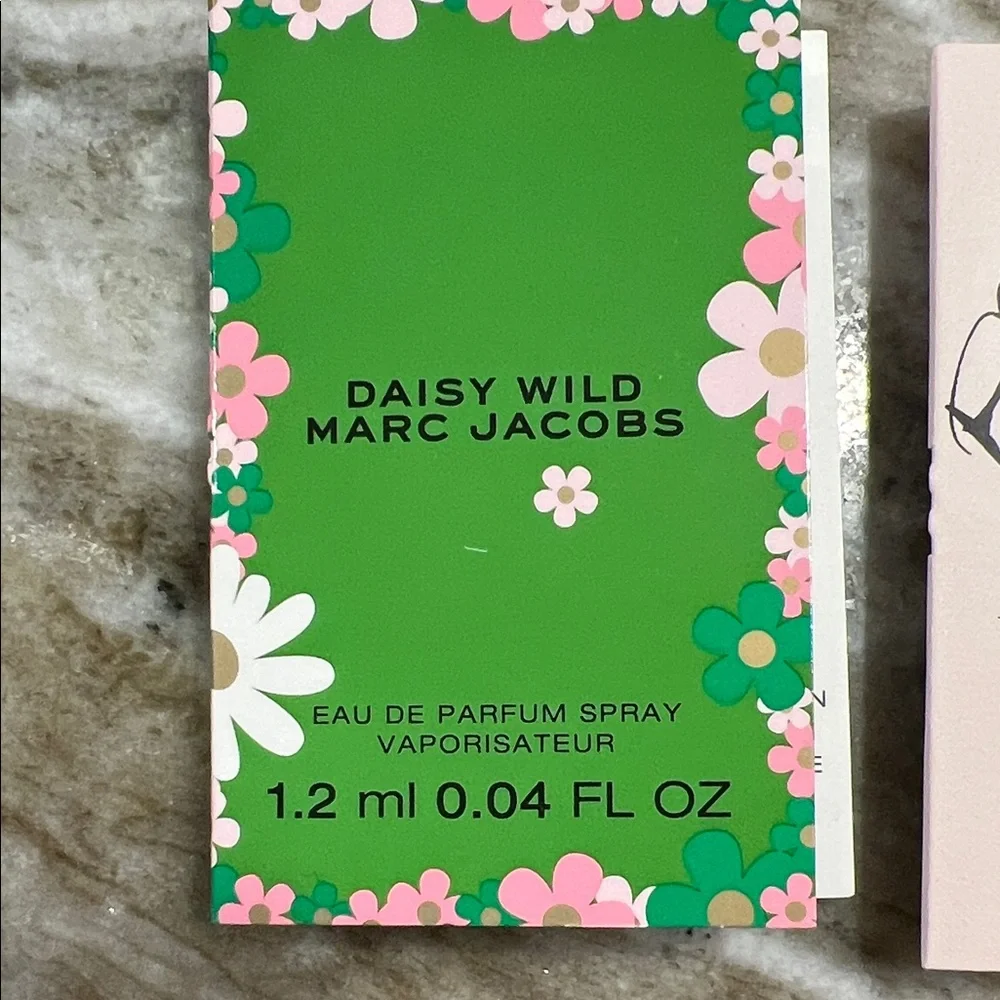 Marc Jacobs Daisy and Perfect Fragrance Set with Apple AirPods case